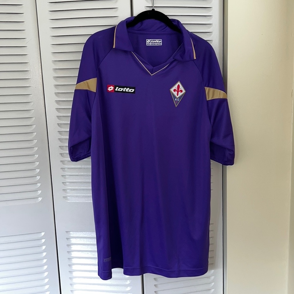 Brand new with tags ACF Fiorentina soccer replica jersey.